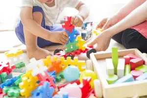 child and therapist playing with blocks in Ontario Autism Program session